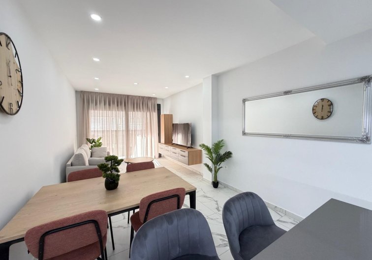 Segunda mano - Apartamento  - Torrevieja - Estacion De Autobuses
