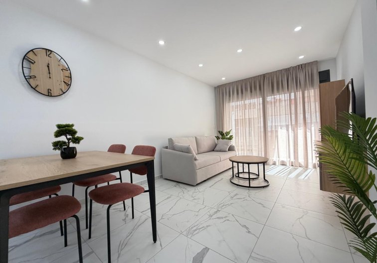 Segunda mano - Apartamento  - Torrevieja - Estacion De Autobuses