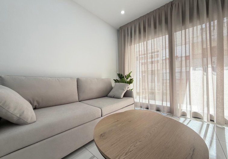 Segunda mano - Apartamento  - Torrevieja - Estacion De Autobuses