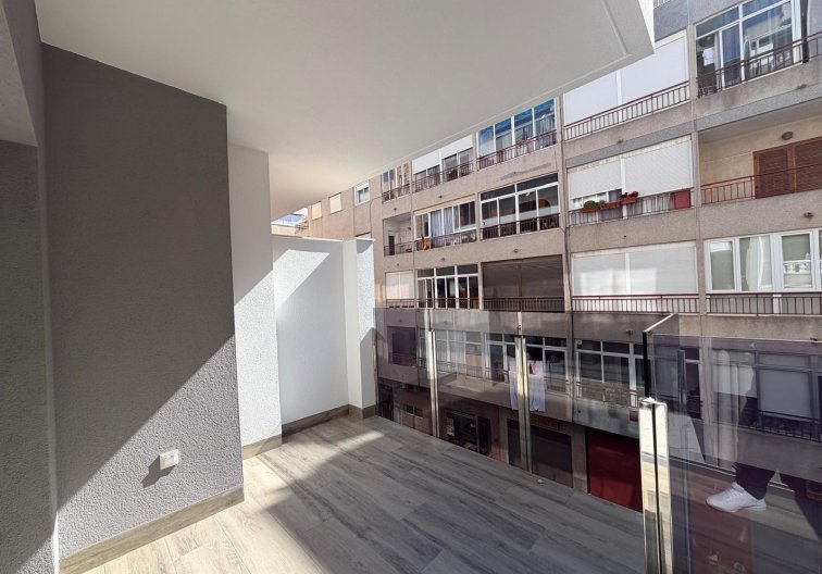 Segunda mano - Apartamento  - Torrevieja - Estacion De Autobuses
