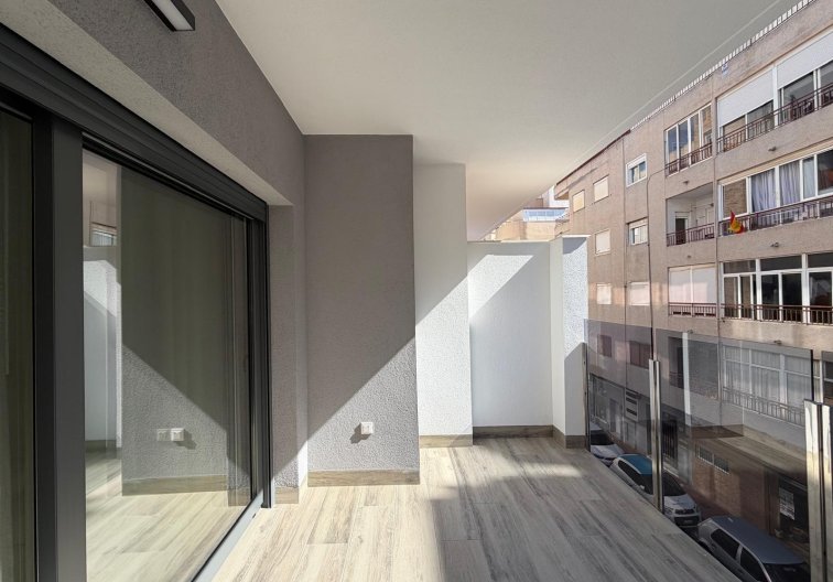 Segunda mano - Apartamento  - Torrevieja - Estacion De Autobuses