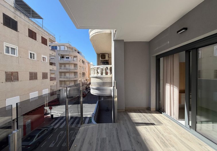 Segunda mano - Apartamento  - Torrevieja - Estacion De Autobuses
