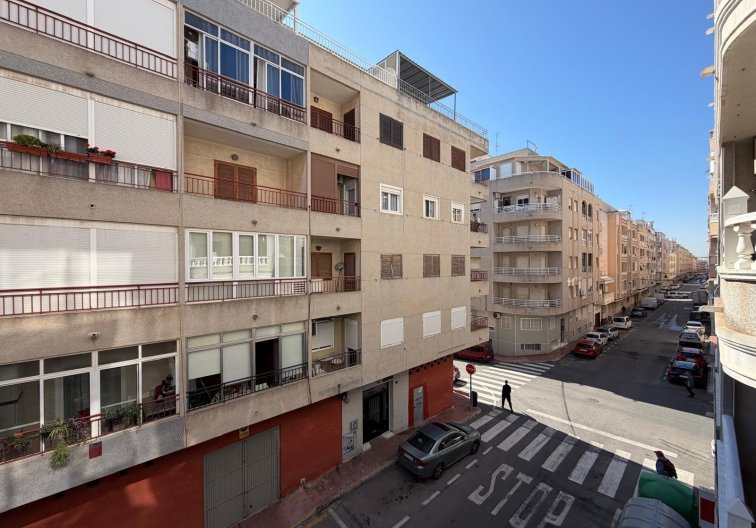 Segunda mano - Apartamento  - Torrevieja - Estacion De Autobuses