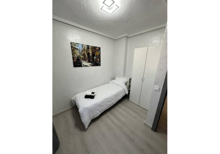 Segunda mano - Apartamento  - Torrevieja - Centro