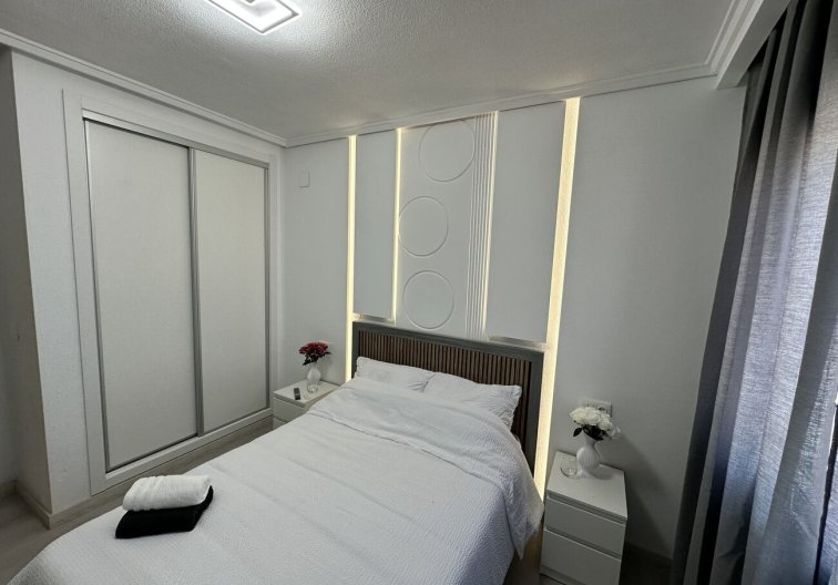 Segunda mano - Apartamento  - Torrevieja - Centro