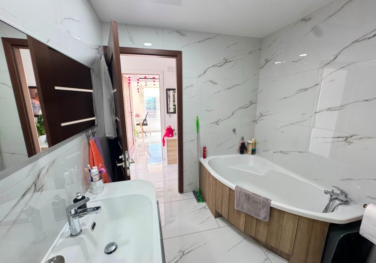 Segunda mano - Apartamento  - Torrevieja - Zona Los Frutales