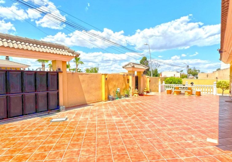 Segunda mano - villa - Torrevieja - Costa Blanca