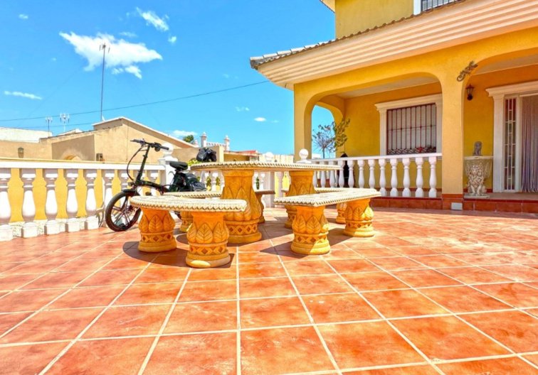 Segunda mano - villa - Torrevieja - Costa Blanca