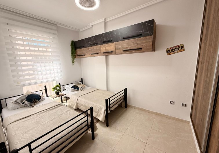 Segunda mano - Apartamento  - Torrevieja - Estacion De Autobuses