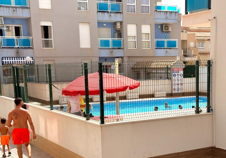 Segunda mano - Apartamento  - Torrevieja - Estacion De Autobuses