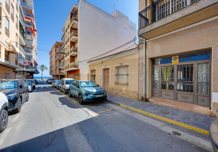 Segunda mano - Apartamento  - Torrevieja - Paseo Maritimo