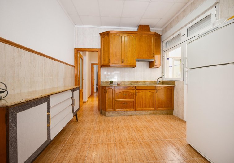 Segunda mano - Apartamento  - Torrevieja - Paseo Maritimo