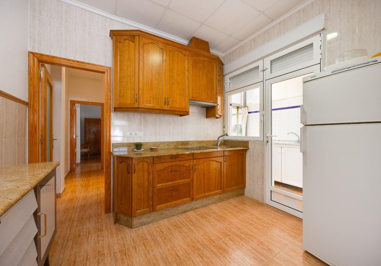 Segunda mano - Apartamento  - Torrevieja - Paseo Maritimo