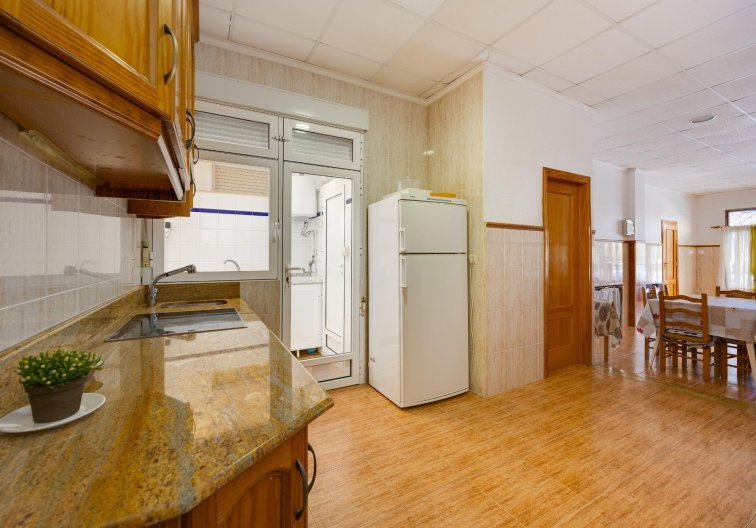 Segunda mano - Apartamento  - Torrevieja - Paseo Maritimo