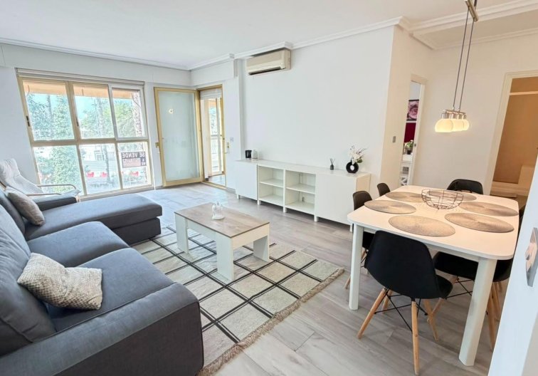 Segunda mano - Apartamento  - Torrevieja - Centro - Muelle Pesquero