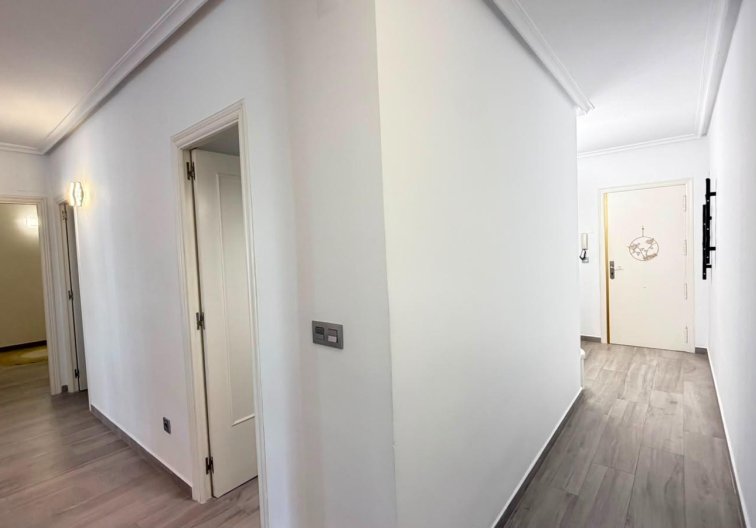 Segunda mano - Apartamento  - Torrevieja - Centro - Muelle Pesquero