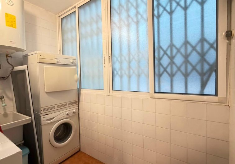 Segunda mano - Apartamento  - Torrevieja - Centro - Muelle Pesquero
