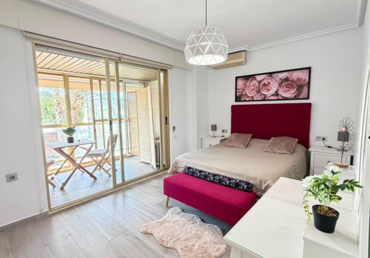 Segunda mano - Apartamento  - Torrevieja - Centro - Muelle Pesquero