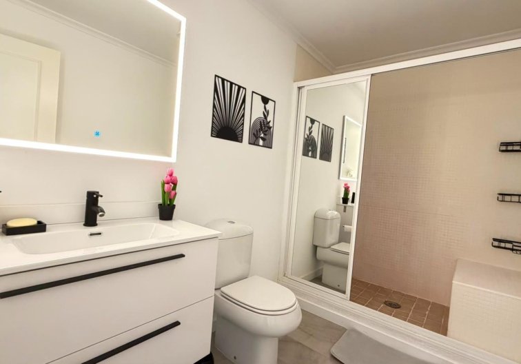 Segunda mano - Apartamento  - Torrevieja - Centro - Muelle Pesquero