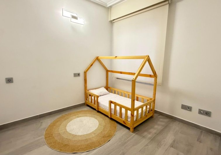 Segunda mano - Apartamento  - Torrevieja - Centro - Muelle Pesquero