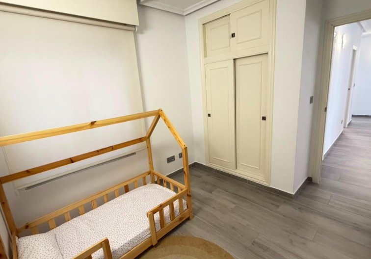 Segunda mano - Apartamento  - Torrevieja - Centro - Muelle Pesquero