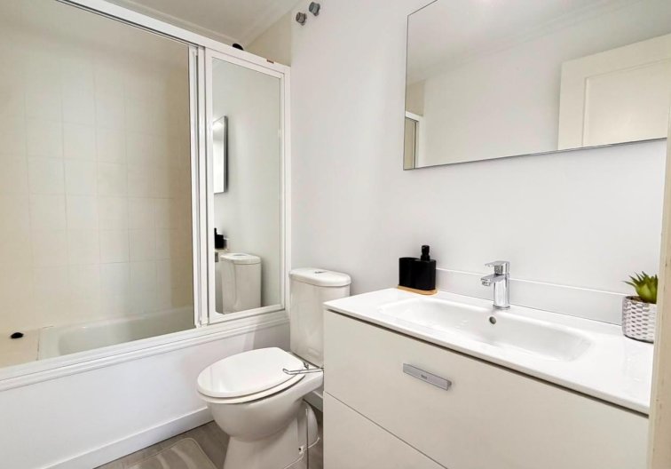 Segunda mano - Apartamento  - Torrevieja - Centro - Muelle Pesquero