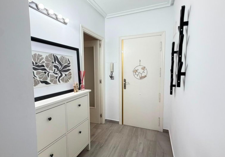 Segunda mano - Apartamento  - Torrevieja - Centro - Muelle Pesquero