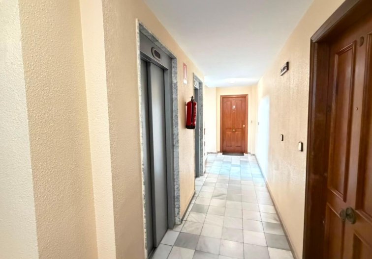 Segunda mano - Apartamento  - Torrevieja - Centro - Muelle Pesquero