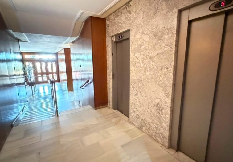 Segunda mano - Apartamento  - Torrevieja - Centro - Muelle Pesquero