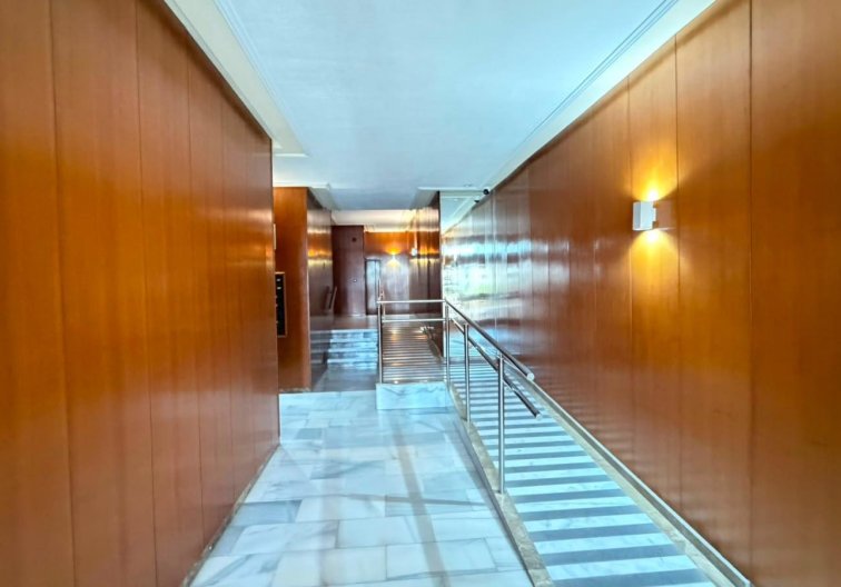 Segunda mano - Apartamento  - Torrevieja - Centro - Muelle Pesquero