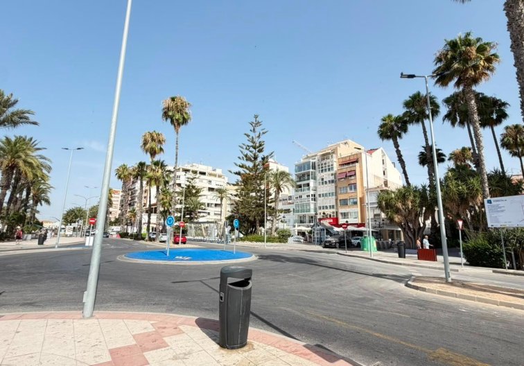 Segunda mano - Apartamento  - Torrevieja - Centro - Muelle Pesquero