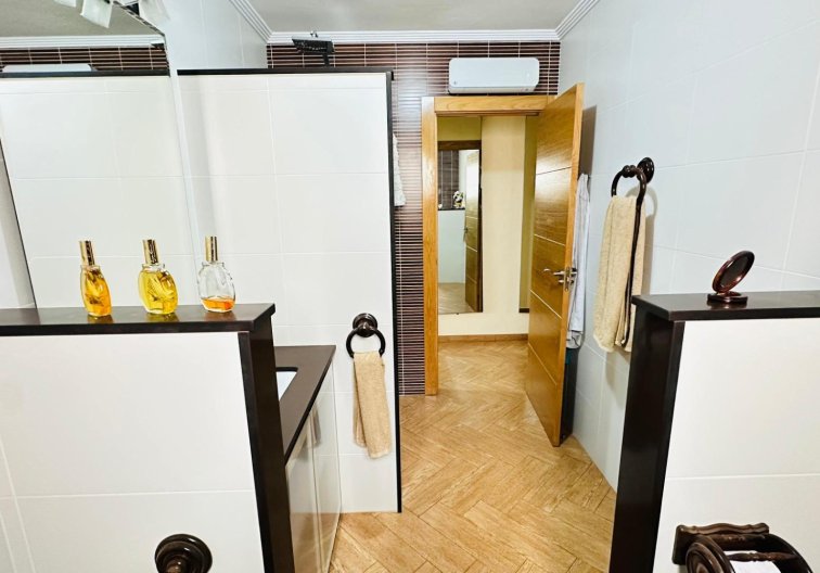 Segunda mano - Apartamento  - Torrevieja - Centro