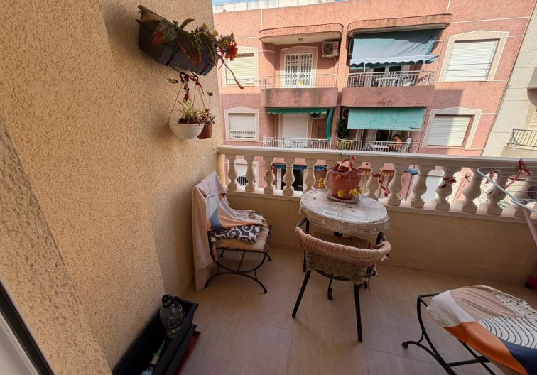 Segunda mano - Apartamento  - Torrevieja - Estacion De Autobuses