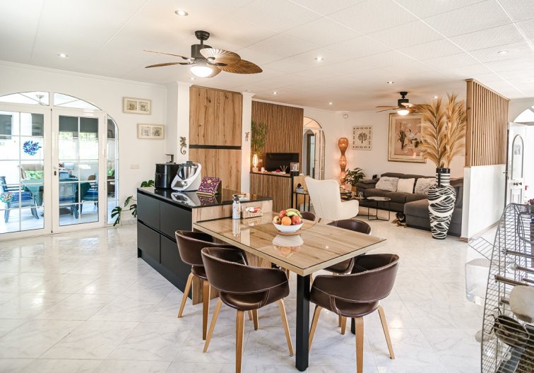 Segunda mano - villa - La Marina - Costa Blanca