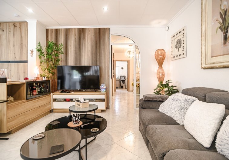 Segunda mano - villa - La Marina - Costa Blanca