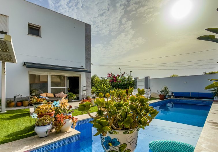Segunda mano - villa - Torrevieja - Costa Blanca
