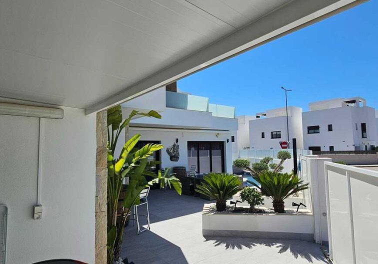 Segunda mano - villa - Los Montesinos - Costa Blanca