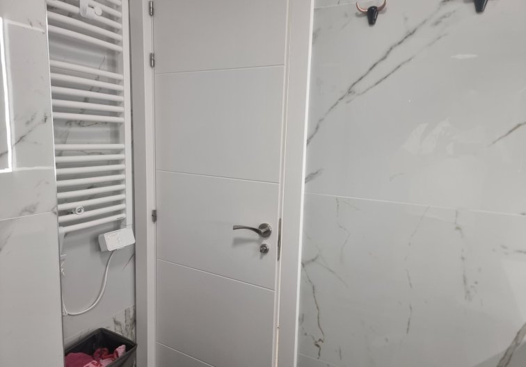 Segunda mano - Apartamento  - Torrevieja - Playa de los Locos