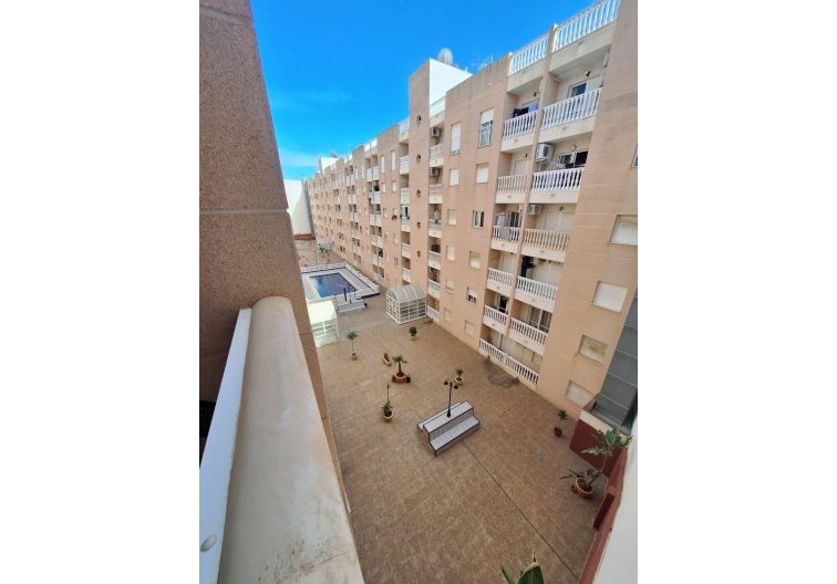 Segunda mano - Apartamento  - Torrevieja - Estacion De Autobuses