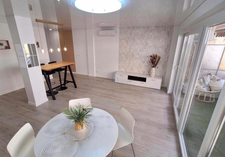 Segunda mano - Apartamento  - Torrevieja - Playa Acecion