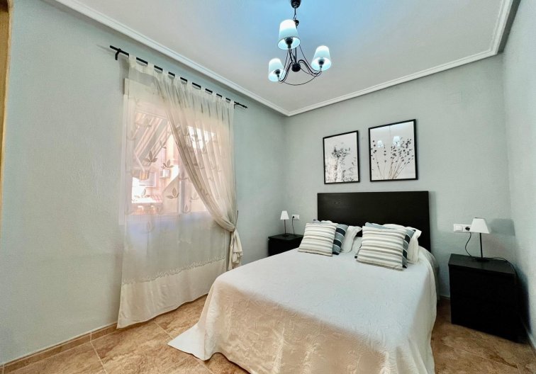 Segunda mano - Apartamento  - Torrevieja - Parque De Las Naciones