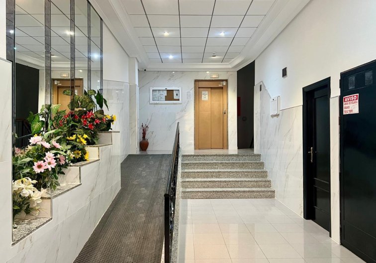 Segunda mano - Apartamento  - Torrevieja - Parque De Las Naciones