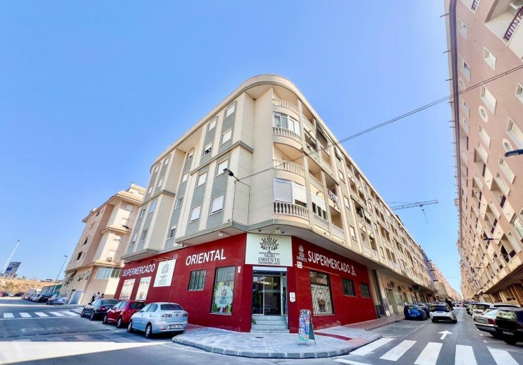 Segunda mano - Apartamento  - Torrevieja - Parque De Las Naciones