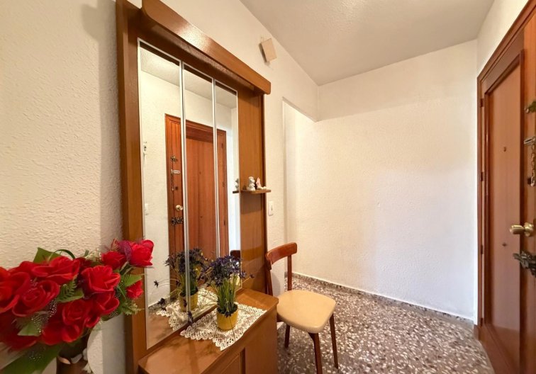 Segunda mano - Apartamento  - Torrevieja - Las Piscinas Naturales