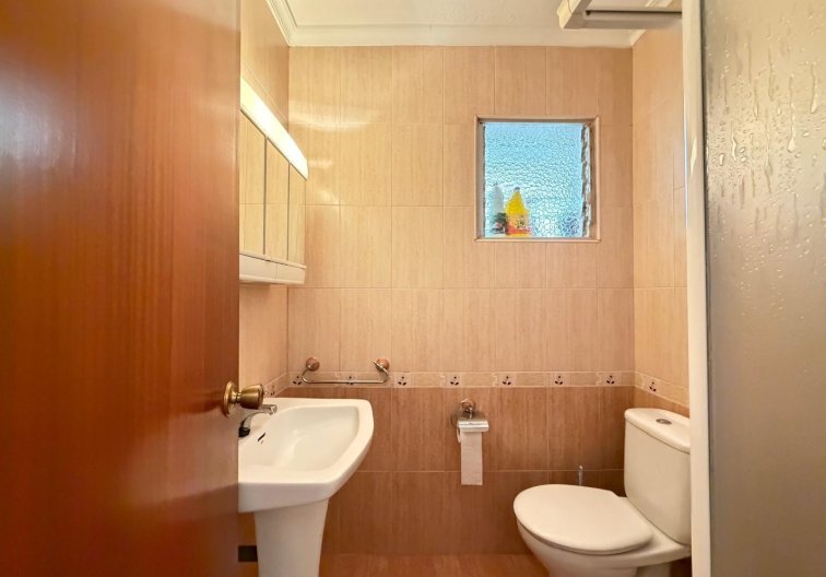 Segunda mano - Apartamento  - Torrevieja - Las Piscinas Naturales