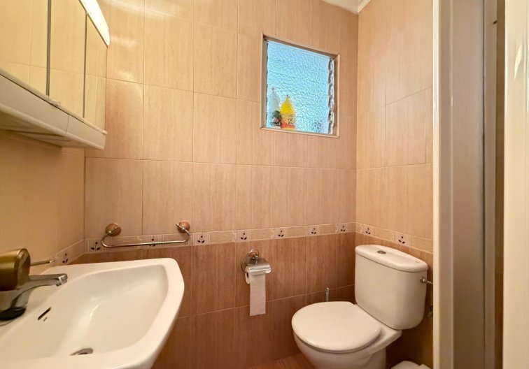 Segunda mano - Apartamento  - Torrevieja - Las Piscinas Naturales