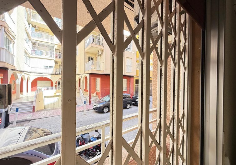 Segunda mano - Apartamento  - Torrevieja - Las Piscinas Naturales