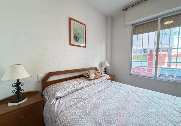 Segunda mano - Apartamento  - Torrevieja - Las Piscinas Naturales
