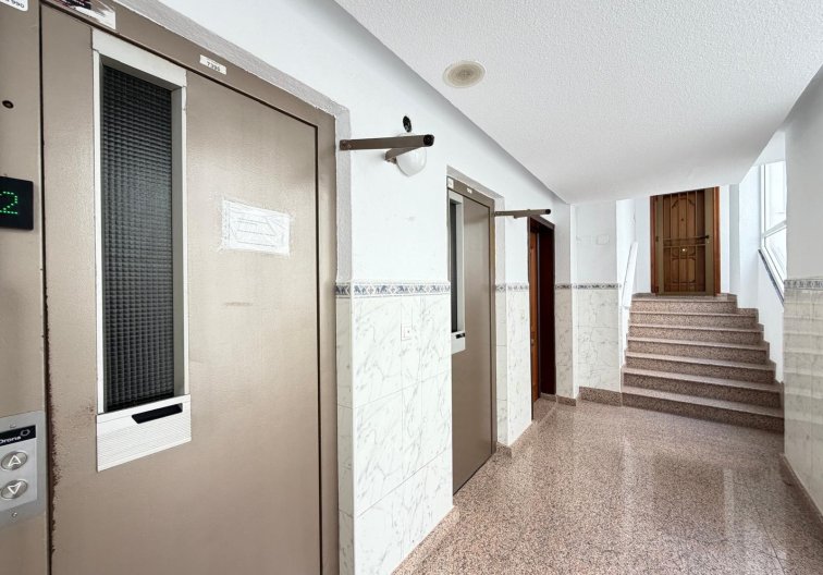 Segunda mano - Apartamento  - Torrevieja - Las Piscinas Naturales
