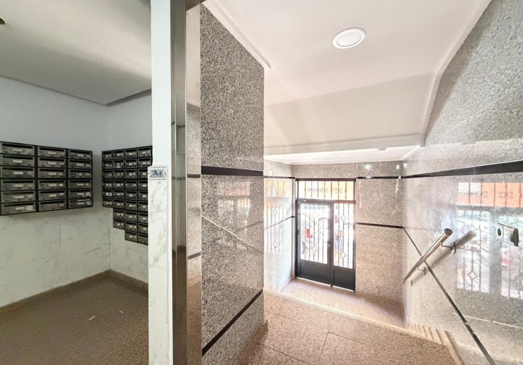 Segunda mano - Apartamento  - Torrevieja - Las Piscinas Naturales